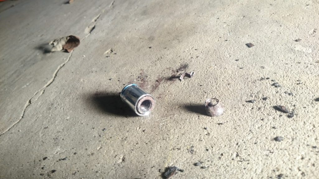 yes, that is three 15mm nuts